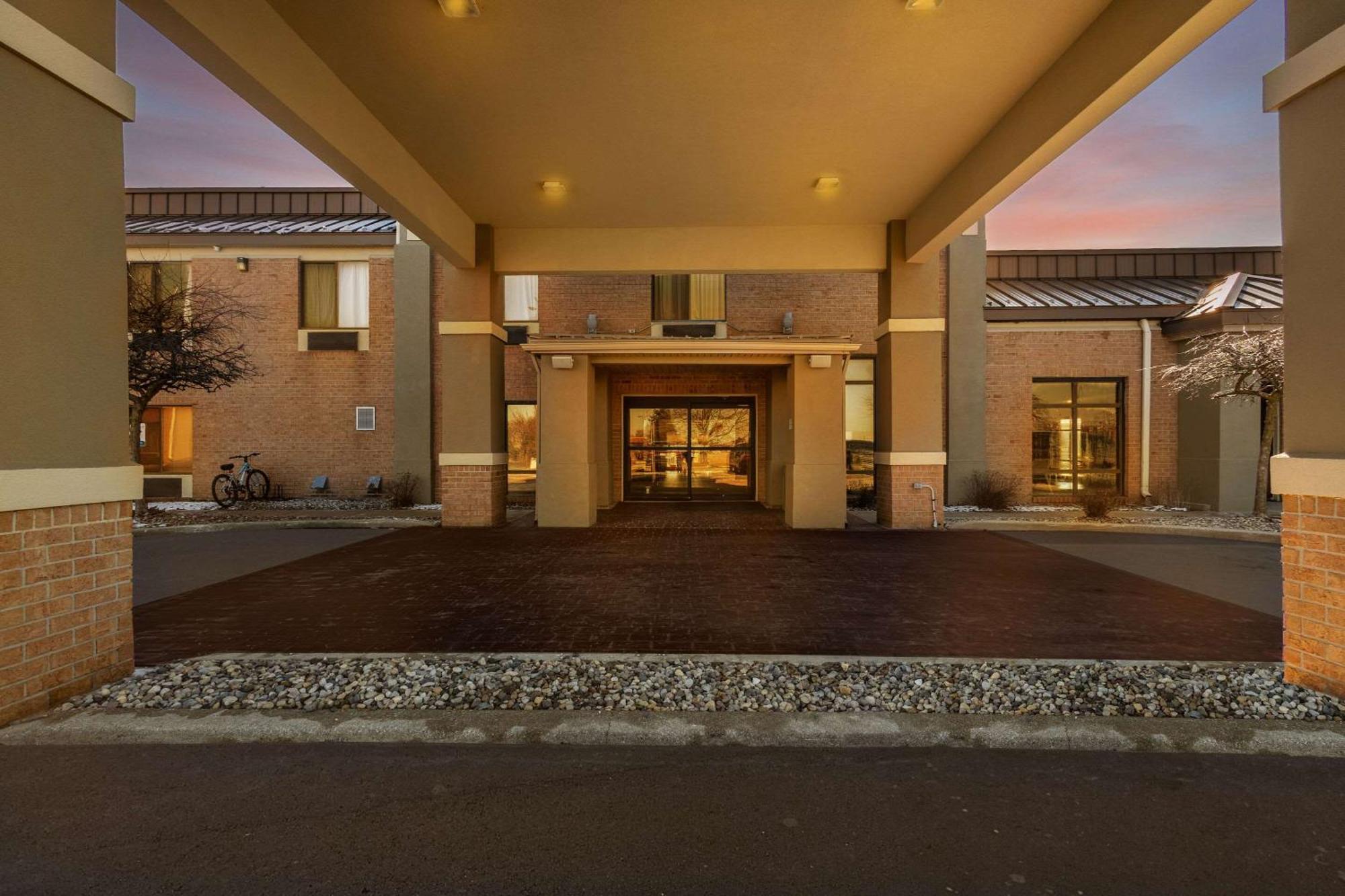 Comfort Inn Huntington Near University Εξωτερικό φωτογραφία